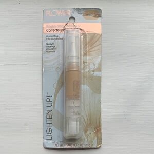 ⭐️ Flower Brightening Concealer BC1